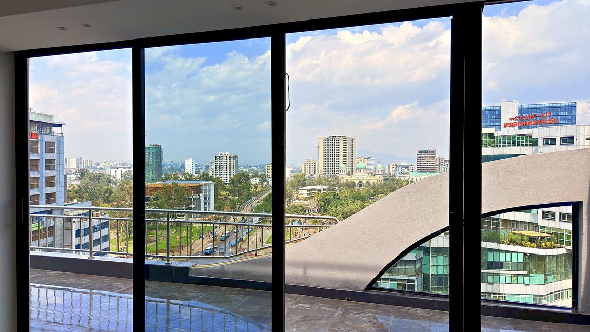 Sliding doors opening onto a terrace above Bole